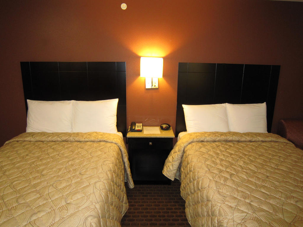 Red Carpet Inn And Suites Monmouth Junction Quarto foto