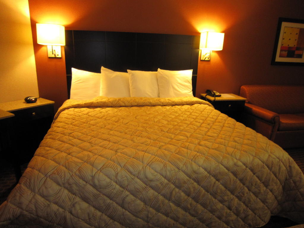 Red Carpet Inn And Suites Monmouth Junction Quarto foto