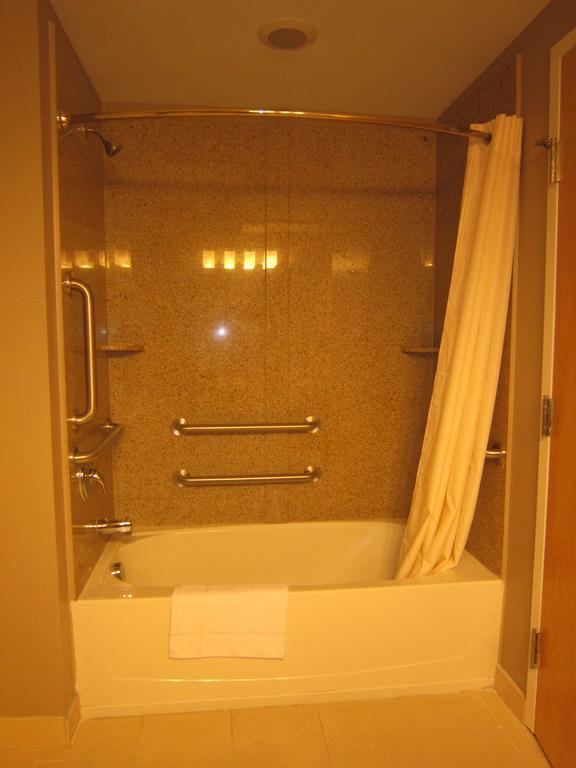 Red Carpet Inn And Suites Monmouth Junction Quarto foto