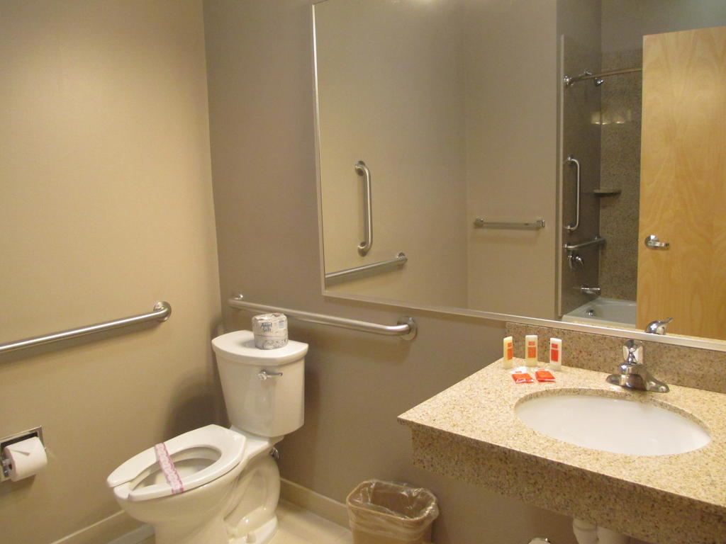 Red Carpet Inn And Suites Monmouth Junction Quarto foto
