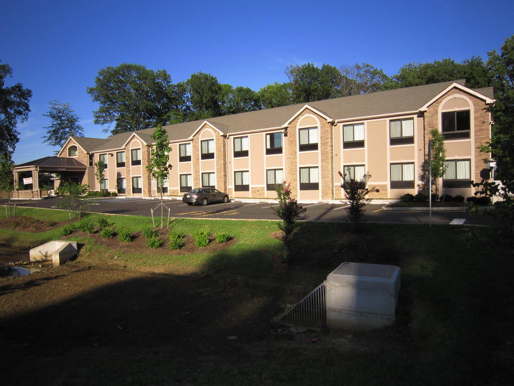 Red Carpet Inn And Suites Monmouth Junction Exterior foto