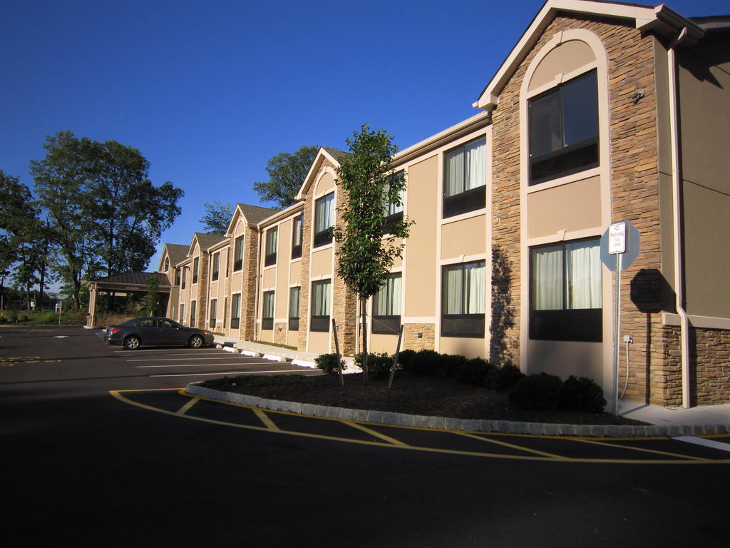 Red Carpet Inn And Suites Monmouth Junction Exterior foto