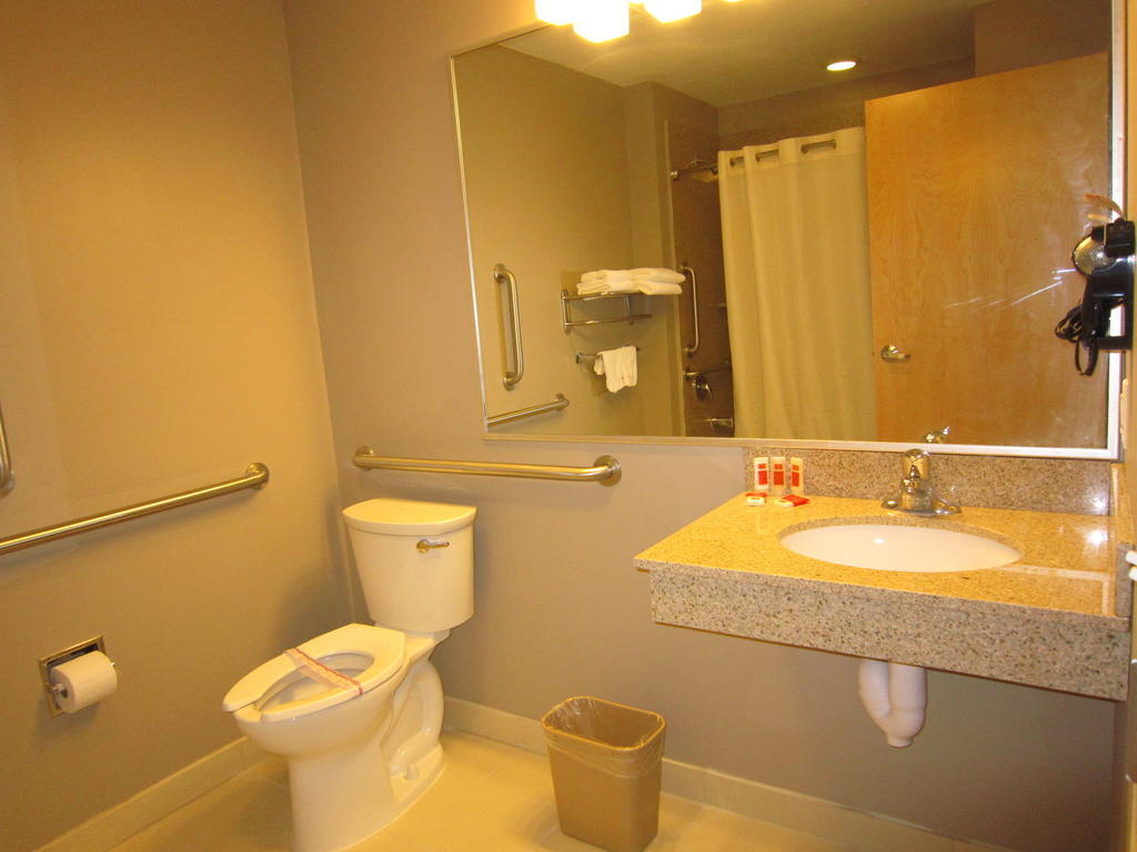 Red Carpet Inn And Suites Monmouth Junction Quarto foto